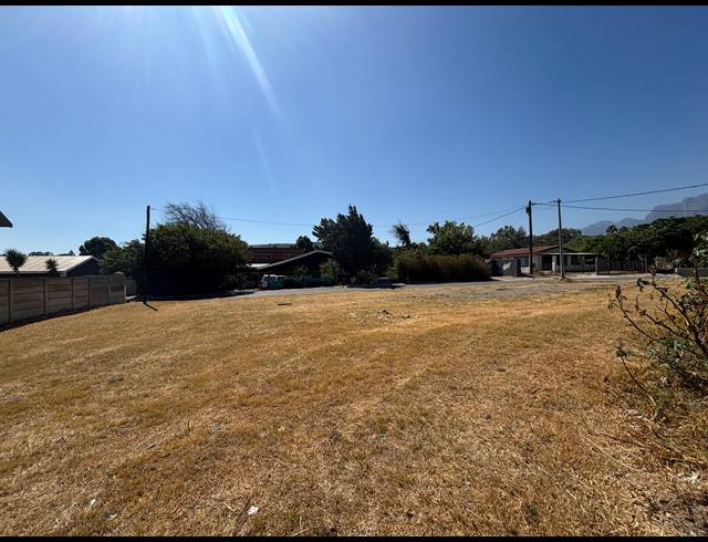 512M² VACANT LAND FOR SALE IN SIR LOWRYS PASS